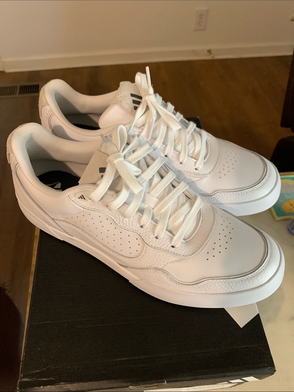 White Men's RETROCROSS 25 Spikeless Golf Leather Sneakers